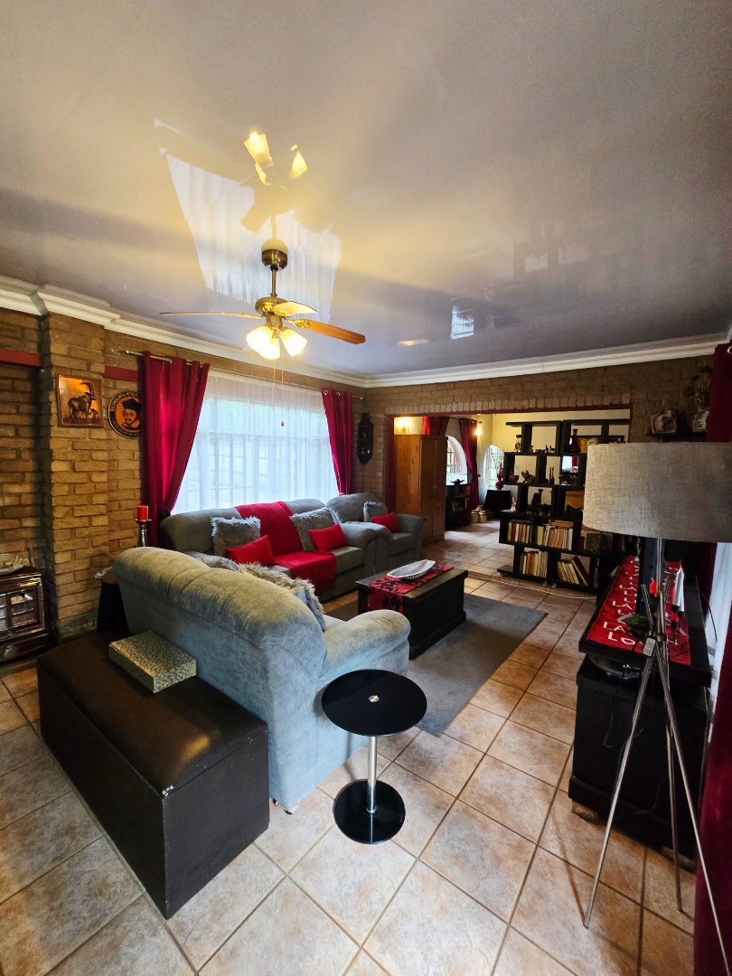 3 Bedroom Property for Sale in Flimieda North West